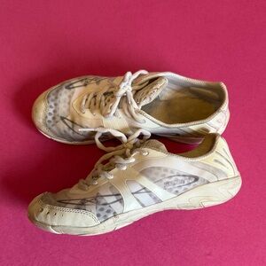 Nfinity cheer shoes size 7